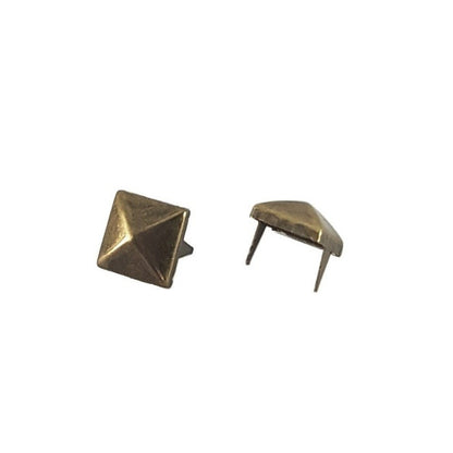 Adorno Piramide Envejecida 10mm P20 Und. C8345