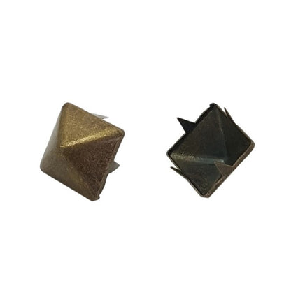 Adorno Piramide Envejecida 15mm P20 Und. C8206