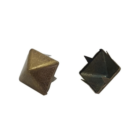 Adorno Piramide Envejecida 15mm P20 Und. C8206