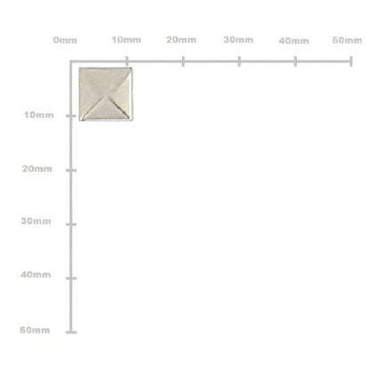 Adorno Piramide Niquel 10mm P20 Und. C8215